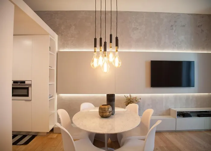 Flh Augusta's Arch Sophisticated Flat